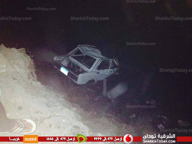 مصرع شخصين وإصابة ثلاثة في إنقلاب سيارة بترعة الحسينية 1 انقلاب السيارة