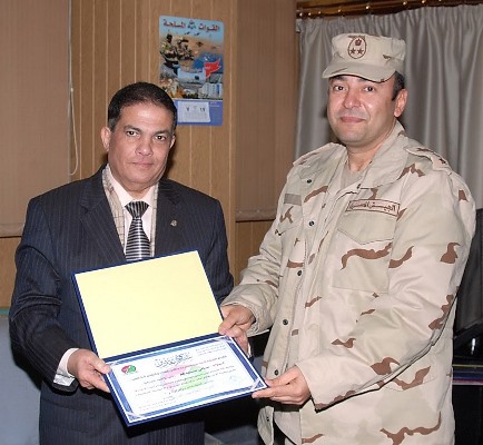 الجيش الثاني الميداني يقوم بتكريم قيادات محافظة الشرقية (3)