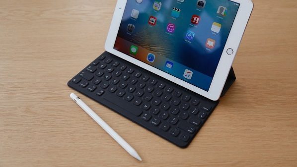 آبل تسحب الإصدار iOS 9.3.2 لحواسيب آيباد برو 9.7 لتسببه بمشكلات 1 maxresdefault-2-598x337