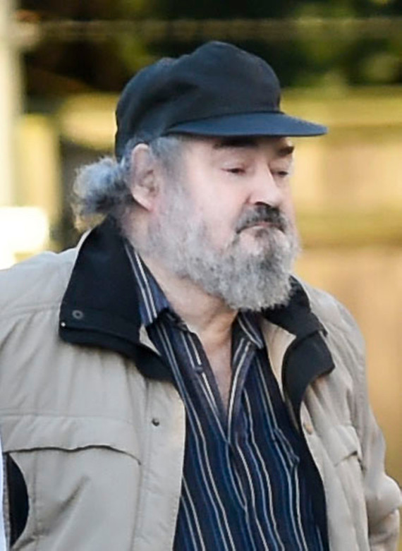 سفاح بريطاني قَتَل 13 سيدة ويريد اعتناق الإسلام 2 © Ian Whittaker. 26/09/2015 Serial killer Peter Sutcliffe, 'The Yorkshire Killer' arrives at Frimley Park Hospital, Hants in a unmarked blue transit van. The 69 year was old accompanied by six guards and was not handcuffed. He visited the hospital's eye clinic through a side door arriving at 7.45 am and stayed for one hour on Saturday morning (26/9/15). Photo credit : Ian Whittaker