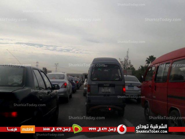طلاب معهد العبور يقطعون طريق بلبيس القاهرة الصحراوي 2 %d8%b7%d9%84%d8%a7%d8%a8-%d9%85%d8%b9%d9%87%d8%af-%d8%a7%d9%84%d8%b9%d8%a8%d9%88%d8%b1-%d9%8a%d9%82%d8%b7%d8%b9%d9%88%d9%86-%d8%b7%d8%b1%d9%8a%d9%82-%d8%a8%d9%84%d8%a8%d9%8a%d8%b3-%d8%a7%d9%84%d9%82
