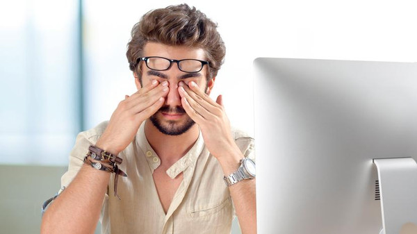 5 خطوات للتجنب إجهاد العين من أجهزة الكمبيوتر 1 %D8%B9%D9%8A%D9%86 2