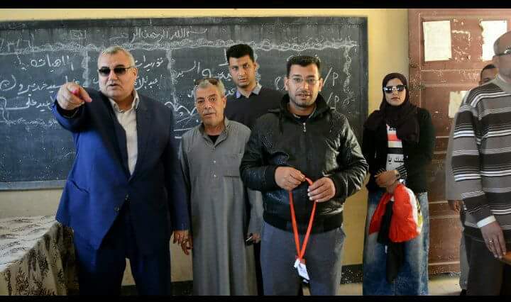 «أحمد عبداللطيف» يتفقد لجان الانتخابات بالحسينية 2