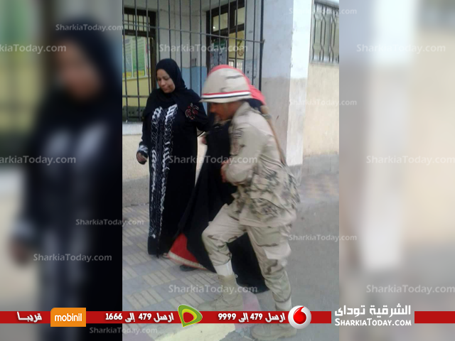 قوات الأمن تساعد كبار السن بلجان بالحسينية 1 انتخابات الرئاسة المصرية 2018 بلجان الحسينية بمحافظة الشرقية