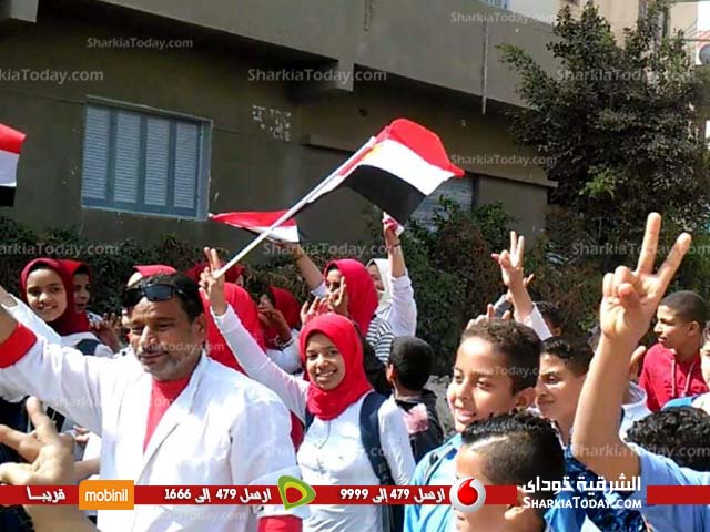 هتاف ورقص بالأعلام أمام اللجان بالصالحية القديمة 1 ورقص بالأعلام أمام اللجان بالصالحية القديمة 1