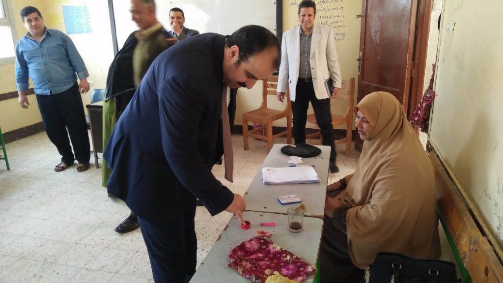 وزارة الصحة بالشرقية يدلي بصوته في انتخابات الرئاسة المصرية 4