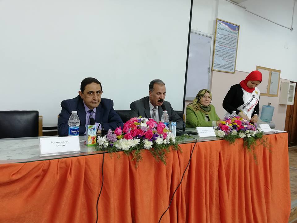نائب رئيس جامعة الزقازيق يشارك في تكريم المتفوقين بكلية الصيدلة 2 نائب رئيس الجامعة يشارك في حفل المتميزين الرابع بكلية الصيدلة