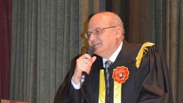 رئيس جامعة الزقازيق يصرف مكافأة رمضان للعاملين بالجامعة 1 رئيس جامعة الزقازيق يصرف مكافأة رمضان