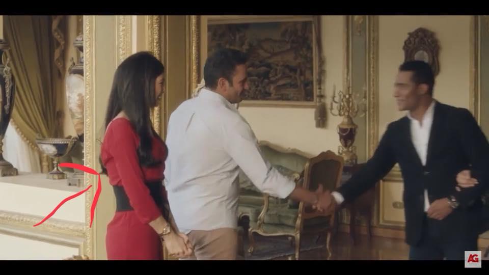 خطأ جديد في مشهد بمسلسل نسر الصعيد 1 خطأ جديد في مشهد بمسلسل نسر الصعيد