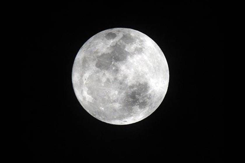 البحوث الفلكية تحسم الجدل حول حقيقة اكتمال بدر رمضان قبل