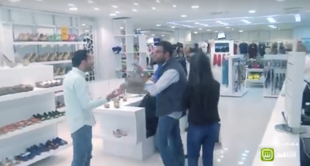 شاب يتعرض للضرب بعد قسوته على أمه في «الصدمة» شاهد ردود الفعل 1 شاب يتعرض للضرب بعد قسوته على أمه في «الصدمة»