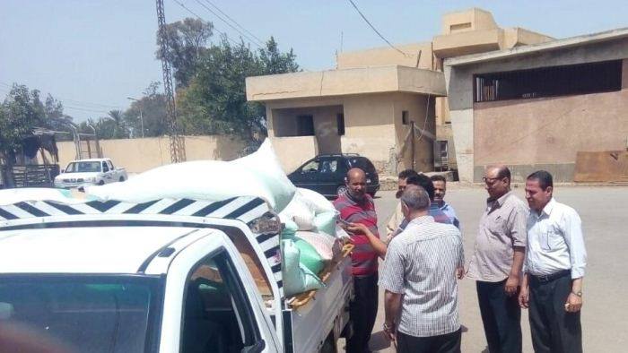 ضبط سيارة محملة بـ 2 طن قمح به حشرات قبل توريده بديرب نجم 1 ضبط سيارة محملة بـ 2 طن قمح به حشرات قبل توريده بديرب نجم