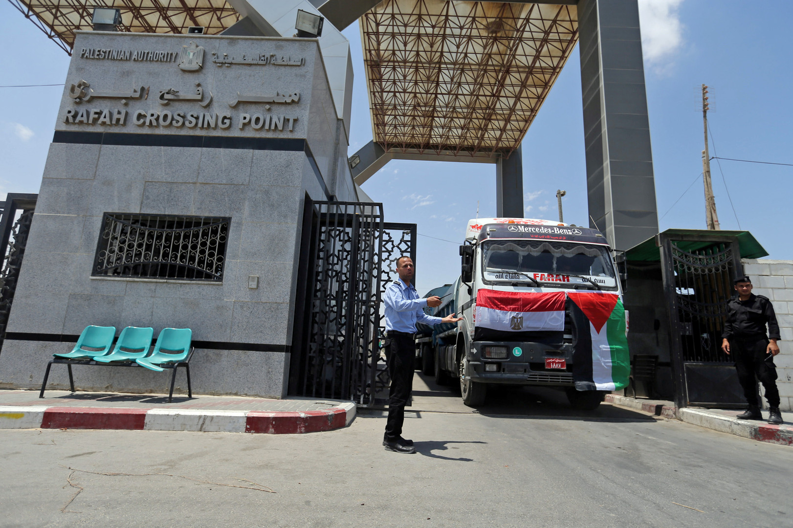 مصر تدفع بمساعدات إنسانية لغزة واستمرار فتح معبر رفح لعبور الأفراد 1 مصر تدفع بمساعدات إنسانية لغزة