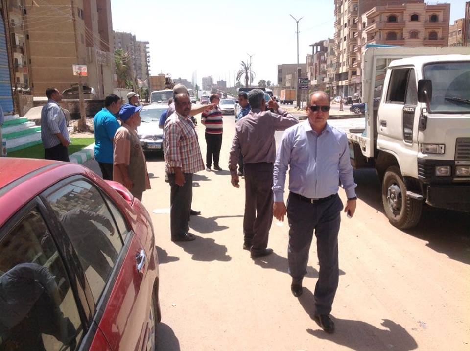 رئيس مركز مدينة الزقازيق يتابع رصف طريق شوبك بسطة 2 رئيس مركز مدينة الزقازيق يتابع أعمال رصف الطرق
