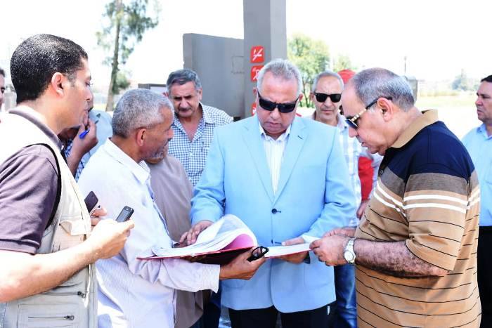 محافظ الشرقية يتفقد عدد من محطات الوقود بالزقازيق 3 محافظ الشرقية يتفقد عدد من محطات الوقود بالزقازيق