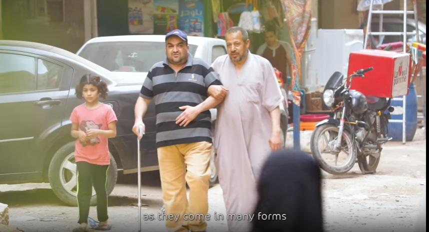 كيف ساعد برنامج قلبي اطمأن رجل مصري مصاب بعينيه ؟ 10 برنامج قلبي اطمأن يتكلف بمصاريف عملية مصري كاملة