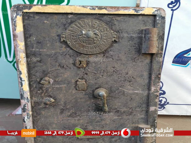 حقيقة العثور على خزنة أثرية أثناء الحفر بنفق شارع فاروق بالزقازيق 3 حقيقة العثور على حزينة أثرية أثناء الحفر بنفق شارع فاروق بالزقازيق