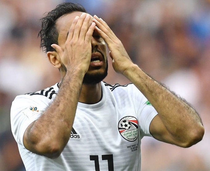 دموع وحسرة لاعبي منتخب مصر بعد الخسارة من السعودية 2 دموع وحسرة لاعبي منتخب مصر