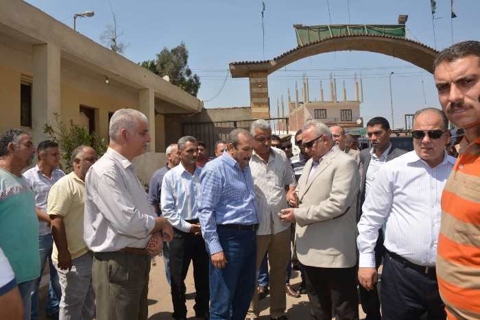 محافظ الشرقية يضبط سيارة أجرة يقوم صاحبها بمخالفة تعريفة الركوب الجديدة 1 محافظ الشرقية يضبط سيارة أجرة يقوم صاحبها بمخالفة تعريفة الركوب الجديدة