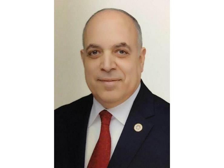 قرار عاجل من النائب العام ضد رئيس مصلحة الجمارك بعد تلقيه رشوة مليون جنيه 1 رئيس مصلحة الجمارك