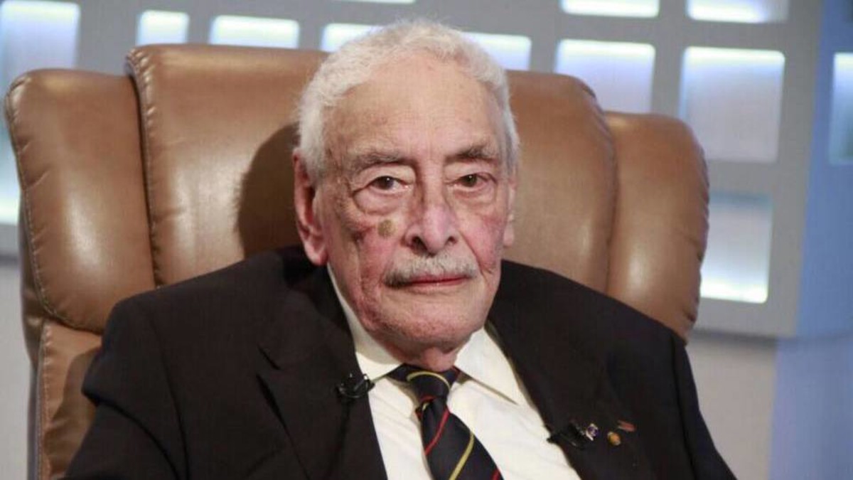أسباب مرض شيخوخة الصوت بعد إصابة الفنان جميل راتب به 1 أسباب مرض شيخوخة الصوت