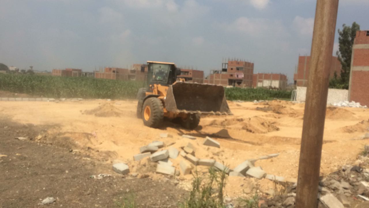 إزالة ملعب على مساحة 4 قيراط بالزقازيق 2 إزالة ملعب على مساحة 4 قيراط بالزقازيق