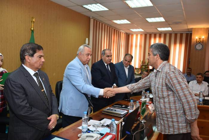تكرم مدير مركز إدارة الأزمات والكوارث بالشرقية 1 تكرم مدير مركز إدارة الأزمات والكوارث بديوان المحافظة