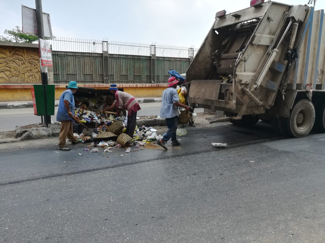 حملات لرفع كفاءة ونظافة الطرق بالزقازيق 1 حملات لرفع كفاءة ونظافة الطرق بالزقازيق