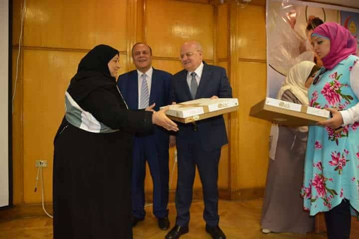 رئيس جامعة الزقازيق يكرم الأمهات المثاليات والمحالين للمعاش 4 رئيس جامعة الزقازيق يكرم الأمهات المثاليات والمحالين للمعاش