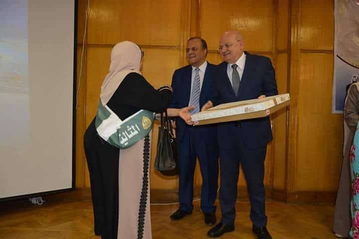 رئيس جامعة الزقازيق يكرم الأمهات المثاليات والمحالين للمعاش 1 رئيس جامعة الزقازيق يشارك في احتفالية لتكريم الأمهات المثاليات والمحالين للمعاش بكلية الطب والمستشفيات9