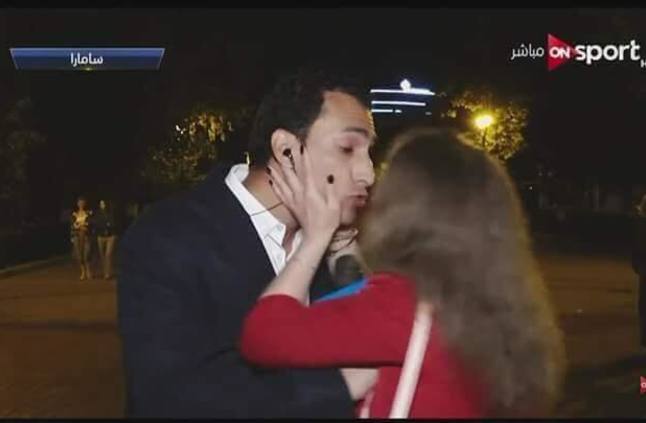 زوجة مراسل أون سبورت تعلق على قبلة المشجعة الروسية لزوجها 1 زوجة مراسل أون سبورت تعلق على قبلة المشجعة