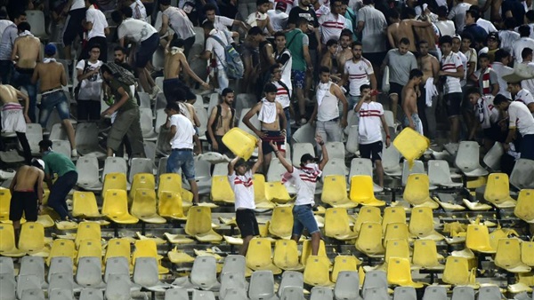 فوضى في مدرجات الزمالك وبتروجيت والسبب مفاجأة 1 فوضى في مدرجات الزمالك
