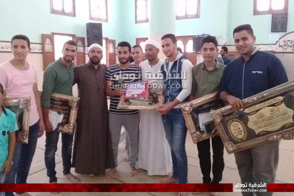 قرية كشيك بأبوحماد تكرم أوائل الثانوية العامة
