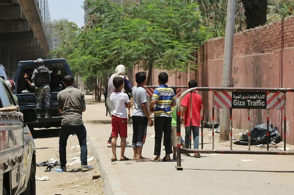 لحظة نقل جثث أطفال المريوطية إلى سيارة الإسعاف