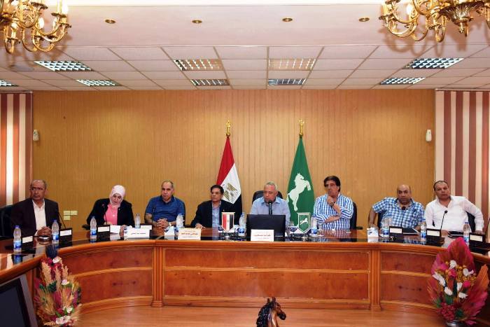 محافظ الشرقية يستجيب لأهالي عزبة يكن بأبوحماد بشأن تقنين أراضي وضع اليد 1 محافظ الشرقية يستجيب لأهالي عزبة يكن بأبوحماد بشأن تقنين أراضي وضع اليد