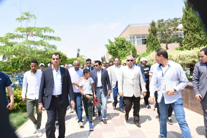 وزير الشباب ومحافظ الشرقية يتفقدان نادي الرواد بمدينة العاشر من رمضان 2 وزير الشباب ومحافظ الشرقية يتفقدان نادي الرواد بمدينة العاشر من رمضان