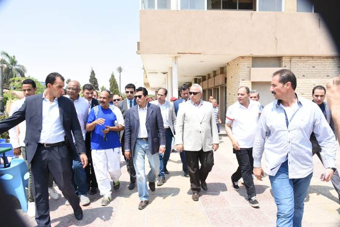 وزير الشباب ومحافظ الشرقية يتفقدان نادي الرواد بمدينة العاشر من رمضان 1 وزير الشباب ومحافظ الشرقية يتفقدان نادي الرواد بمدينة العاشر من رمضان