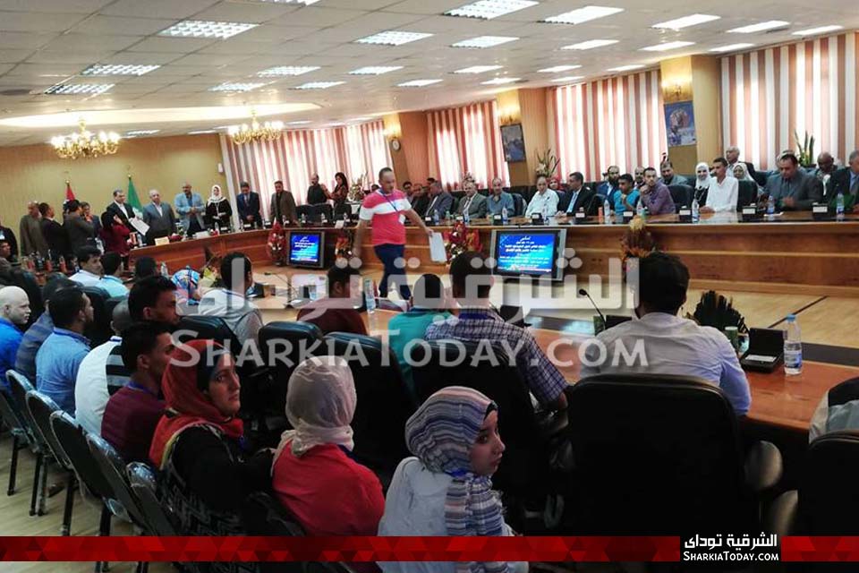 وزير القوى العاملة في الشرقية لتسليم 25 عقد عمل لذوي القدرات الخاصة 6 وزير القوى العاملة في الشرقية لتسليم 25 عقد عمل