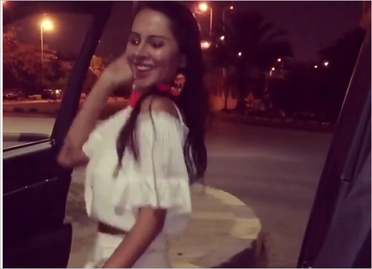 تحدي كيكي .. ياسمين رئيس ترقص على أغنية محمد فؤاد في الشارع 1 ياسمين رئيس