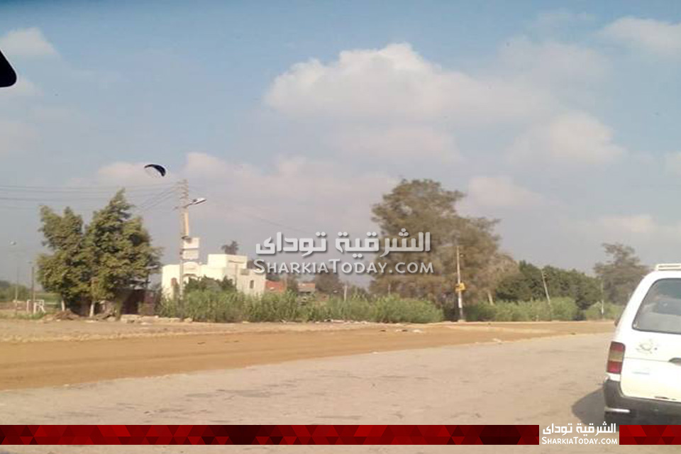 استمرار أعمال رصف طريق الزقازيق أبوحماد 5 استمرار أعمال رصف طريق الزقازيق أبوحماد