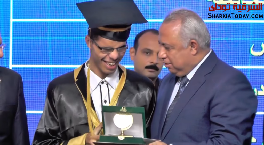 الأول على الثانوية الأزهرية مكفوفين: والدتي هي من تستحق التكريم 1 الأول على الثانوية الأزهرية مكفوفين