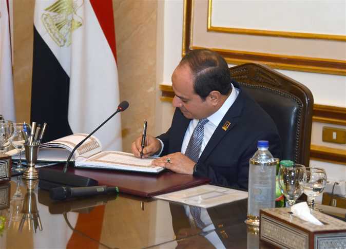 السيسي يمنح 10 مجندين سابقين و3 ضباط صف معاشًا استثنائيًا 1 السيسي يمنح مجندين وضباط صف معاشًا