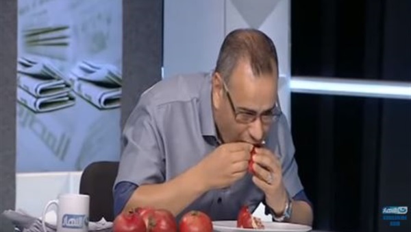 جابر القرموطي يظهر بطبق رمان على الهواء لهذا السبب 1 القرموطي يظهر بطبق رمان على الهواء