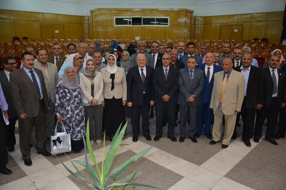 رئيس جامعة الزقازيق يكرم 323 من المحالين للمعاش 1 أعضاء هيئة التدريس بجامعة الزقازيق