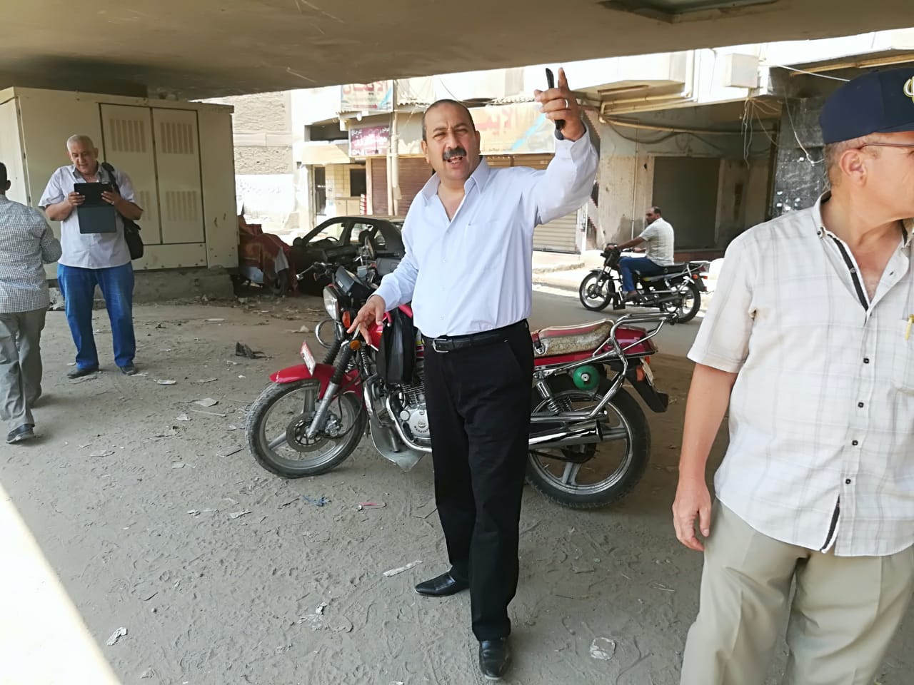 رئيس مدينة الزقازيق الجديد يشدد على أعمال النظافة 1 رئيس مركز مدينة الزقازيق الجديد