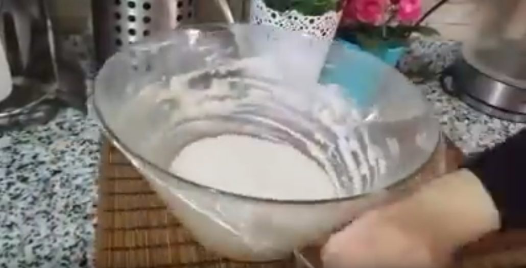 أسهل طريقة لعمل الزلابية من مروة الشافعي بالعسل الأبيض و صوص الشكولاتة 4 زلابية مروة الشافعي