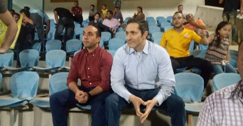 علاء مبارك يساند الإسماعيلي من المدرجات وغضب رواد فيس بوك 1 علاء مبارك يساند الإسماعيلي من المدرجات