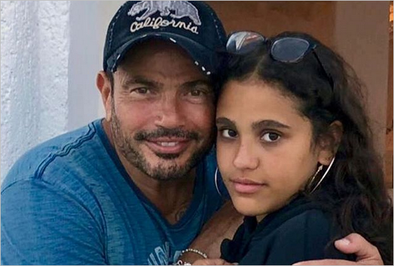 عمرو دياب ينشر صورة أثناء تناوله العشاء مع ابنته 1 عمرو دياب وابنته