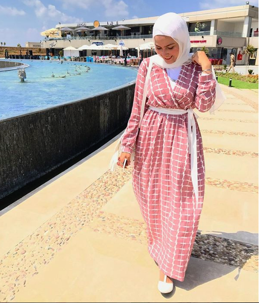 نصائح ذهبية لاختيار إطلالتك الجامعية من وفاء عز الدين 10 فساتين محبات 2018 من وفاء عز الدين