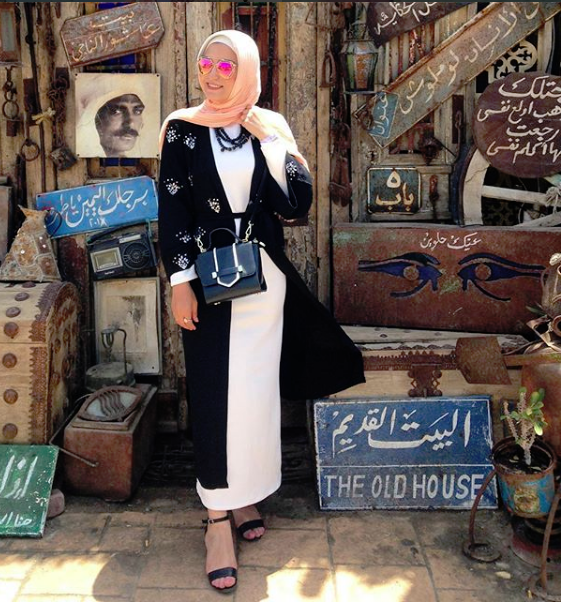 نصائح ذهبية لاختيار إطلالتك الجامعية من وفاء عز الدين 14 فساتين محجبات 2018 من وفاء عز الدين